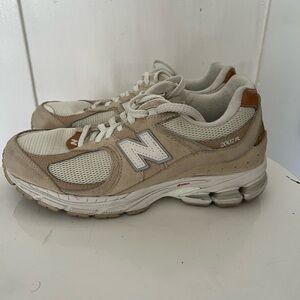 New Balance unisex 2002R shoe. Size men’s 6 approx women’s 7.5.